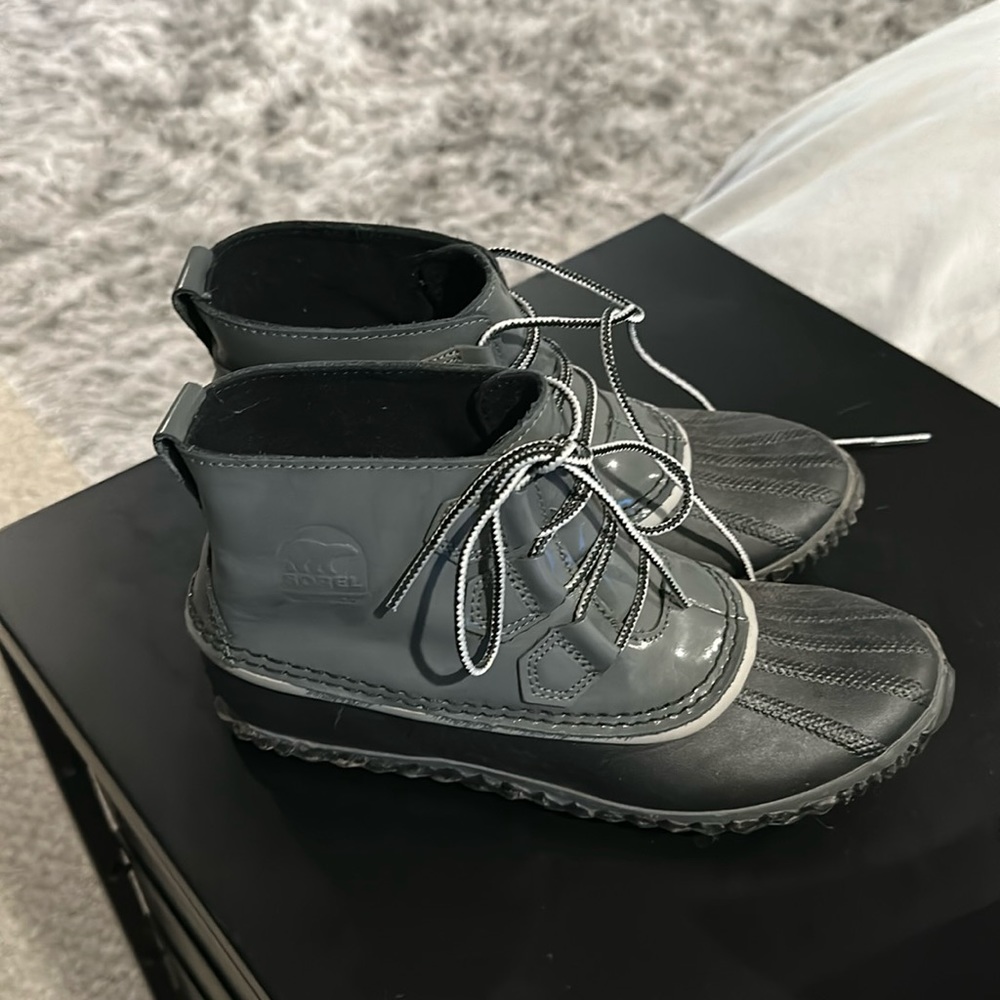 Short sorel boots